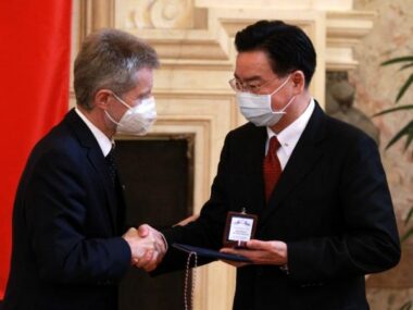 Китай пригрозил чешским властям из-за связей с Тайванем
