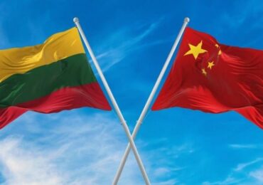 Китай требует от ТНК разорвать связи с Литвой - Reuters