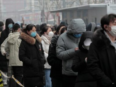 Власти Пекина начали массовое тестирование на коронавирус в связи с ростом числа случаев перед Олимпиадой