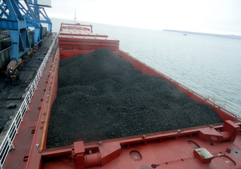 Китай пропустил большую часть австралийского угля, застрявшего в его портах