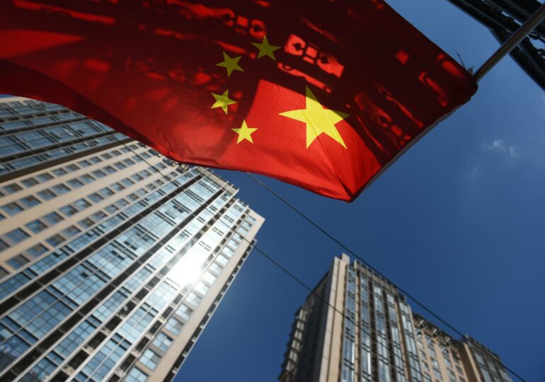 Инвесторы возвращаются на китайские фондовые рынки - Financial Times