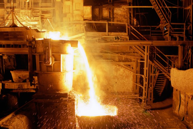 Производство стали в Китае упало впервые за шесть лет