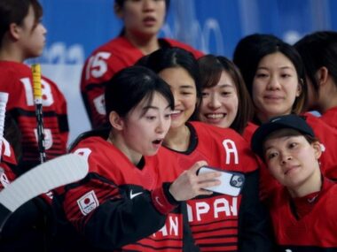 ФБР призвало спортсменов использовать временные телефоны на Олимпиаде в Пекине