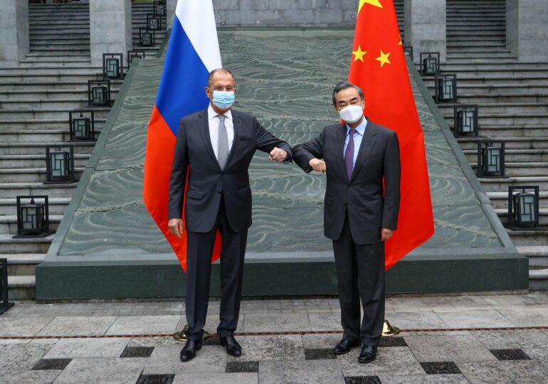 Сергей Лавров и Ван И на встрече в Китае обсудили двусторонние отношения