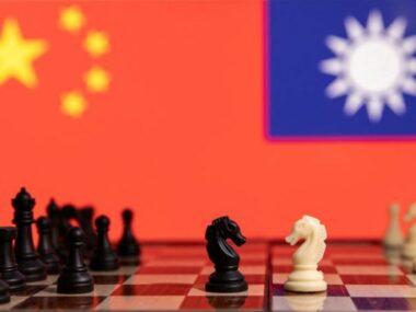 Китайский авианосец прошел через Тайваньский пролив в преддверии переговоров Джо Байдена и Си Цзиньпина