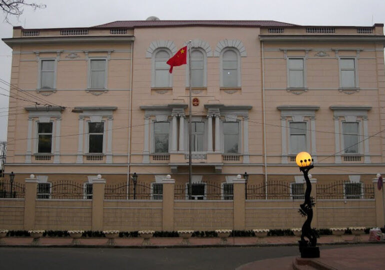 Генконсульство КНР в Одессе предупредило граждан о замаскированных взрывных устройствах в городе