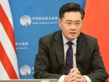 Посол Китая в США заявил, что Пекин не дает оружие РФ