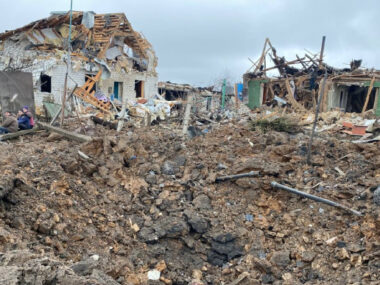 俄罗斯军队轰炸了哈尔科夫地区的一个村庄 ，造成人员伤亡，数十座房屋被毁。乌克兰 俄罗斯 战争