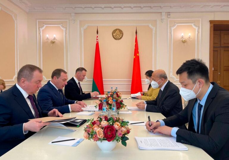 Представители белорусского Совмина обсудили инвестиционное сотрудничество с послом КНР