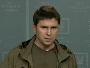 Подоляк: Пекин может остановить войну в Украине, однако ему выгоднее наблюдать