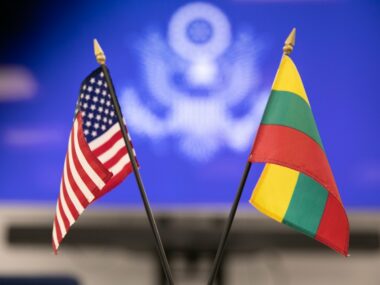 США заявили о поддержке Литвы в споре с Китаем