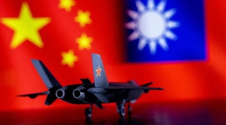 Китай провел масштабные военные учения вблизи Тайваня - Reuters