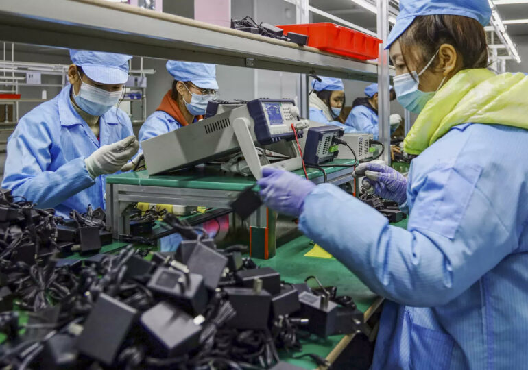 Производственная активность в Китае замедлила падение из-за ослабления карантинных ограничений