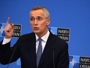 НАТО планирует уменьшать зависимость от КНР после отказа от энергоносителей из РФ