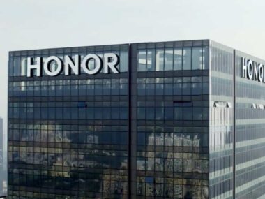 Китайский Honor приостановил официальные поставки смартфонов в РФ