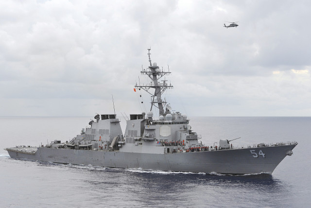 Министерство обороны КНР обвинило эсминец США во вторжении в территориальные воды Китая