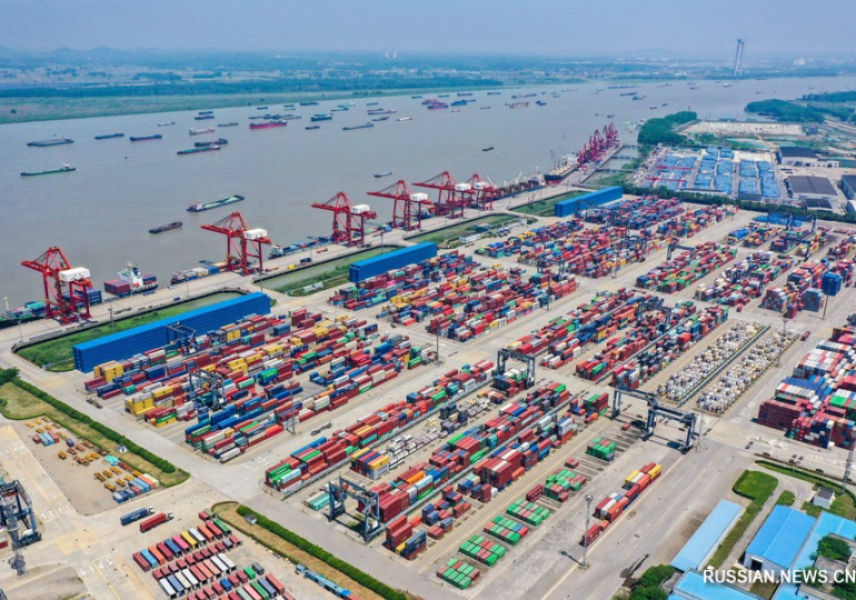 Объем внешней торговли Китая товарами в первом полугодии вырос на 9,4%