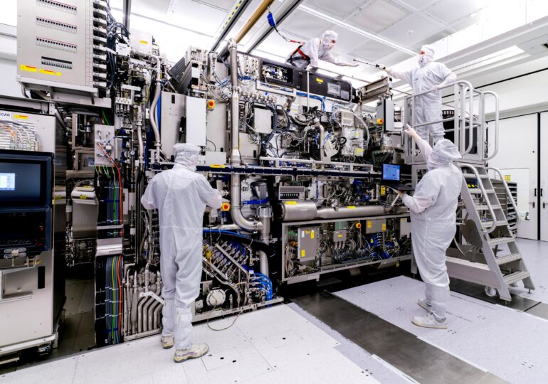 Bloomberg: США настаивают на запрете нидерландской ASML продавать Китаю оборудование для производства чипов
