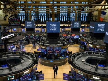 Пять китайских госкомпаний уходят с Нью-Йоркской фондовой биржи, за ними могут последовать и другие - SCMP