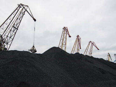 РФ перенаправила экспорт угля в Индию и Китай