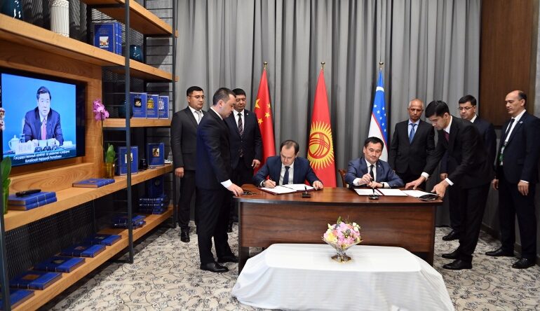 Китай, Киргизия и Узбекистан подписали соглашение по строительству железной дороги между странами