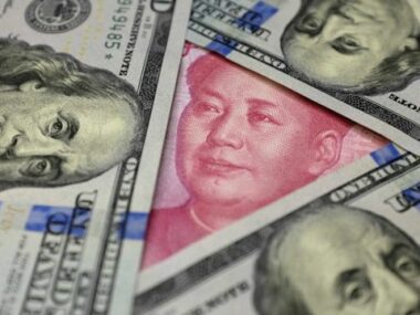 В августе валютные резервы Китая упали на $49 млрд