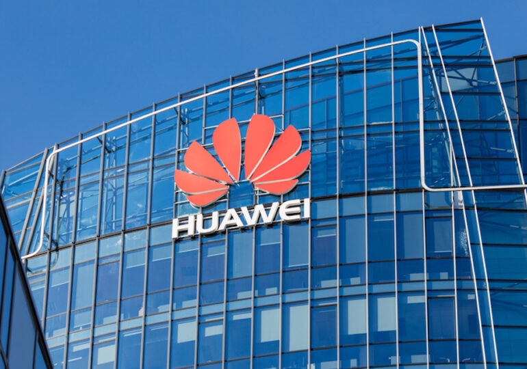СМИ: Huawei перевела часть сотрудников из России в Казахстан и Узбекистан