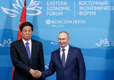 Ли Чжаньшу и Путин провели встречу на полях Восточного экономического форума