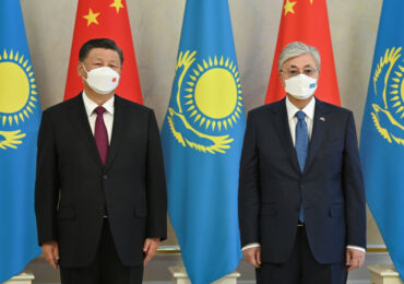 Си Цзиньпин провел очную встречу с президентом Казахстана