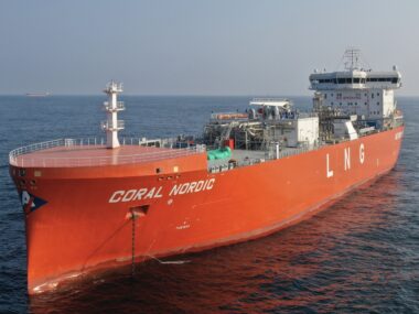 КНР передала заказчику СПГ-танкер с крупнейшей емкостью резервуаров категории С