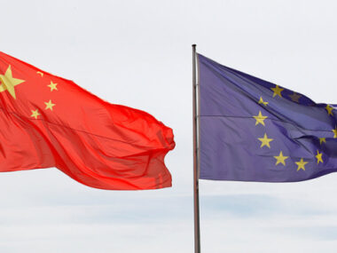 Брюссель советует странам ЕС занять более жесткую позицию в отношении КНР - Financial Times