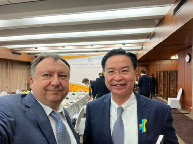 Украинский нардеп в ходе визита на Тайвань провел встречу с министрами