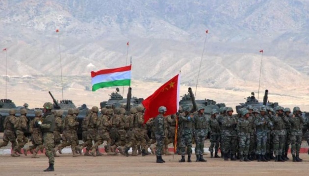 Китай и Таджикистан договорились о регулярных совместных военных учениях