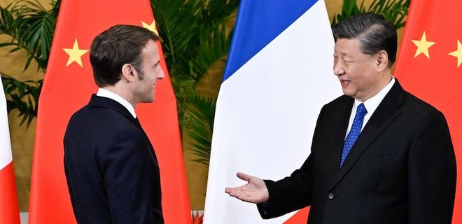 Макрон попросил Си Цзиньпина "вернуть Путина" к переговорам