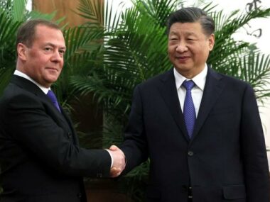 Си Цзиньпин встретился с Медведевым: обсудили войну в Украине