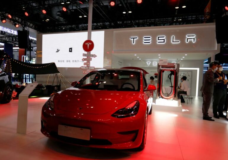 Tesla выпустит обновление проблемного ПО для 435 тыс. авто в Китае