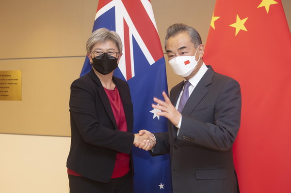 Главы МИД Австралии и КНР провели первую за несколько лет встречу