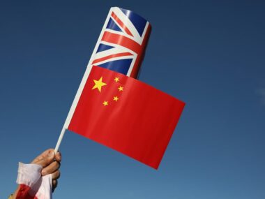 Премьер Великобритании возобновил финансирование британско-китайского центра