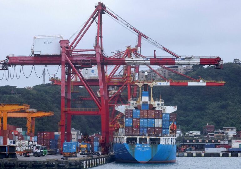 Экспорт Тайваня, вероятно, продолжил снижение в декабре - опрос Reuters