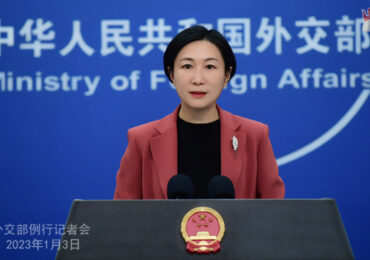 КНР выступила против мер по тестированию на COVID-19 китайских туристов
