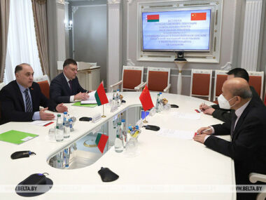 Секретарь совбеза Беларуси провел переговоры с послом КНР