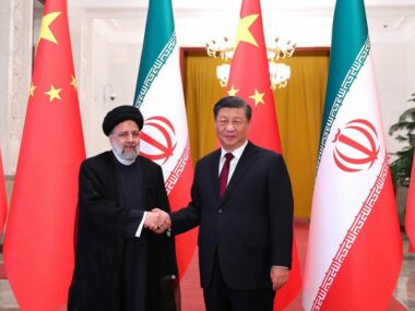 Иран и Китай подписали 20 соглашений о сотрудничестве