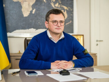 Дмитрий Кулеба обсудил украинскую «формулу мира» с главой МИД Китая