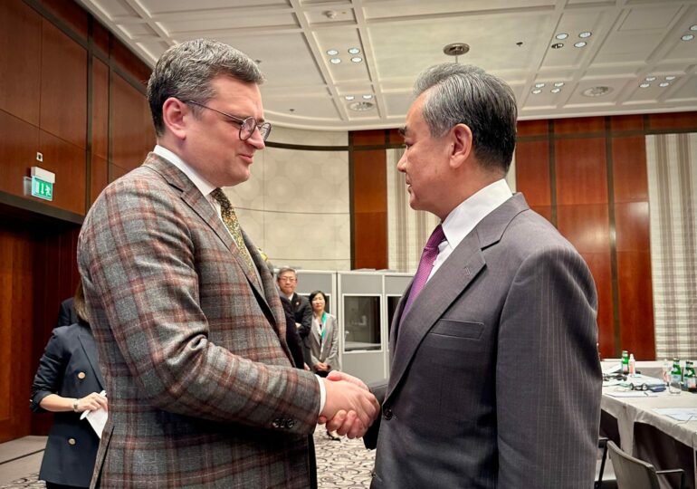 Дмитрий Кулеба встретился с главой офиса иностранных дел ЦК КП Китая