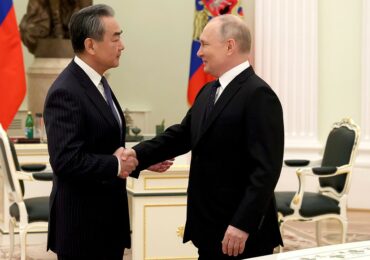 Отношения Китая и РФ являются зрелыми и стабильными - Ван И на встрече с Путиным