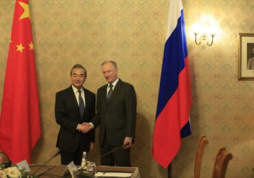 Ван И провел встречу с Патрушевым в Москве: обсудили войну в Украине