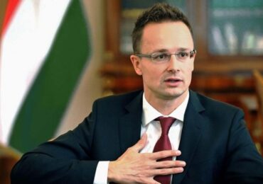 Глава МИД Венгрии отправился в КНР для обсуждения мирного плана по войне в Украине