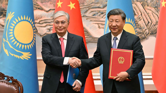 Китай и Казахстан подписали соглашение о безвизе