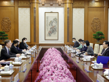 Глава МИД КНР встретился с послом США в Китае