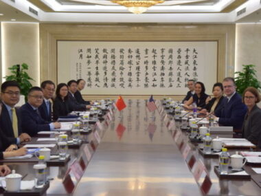 Китай и США провели переговоры по улучшению двусторонних отношений
